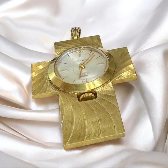 WORKING—VTG Waltham Gold-Plated Swiss 17 Jewel Mechanical Cross Pendant Watch main image 5